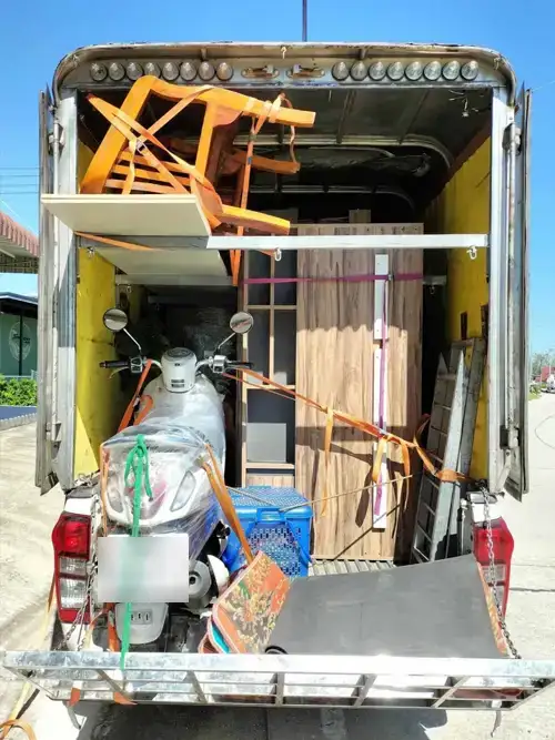 ขนของย้ายหอพัก